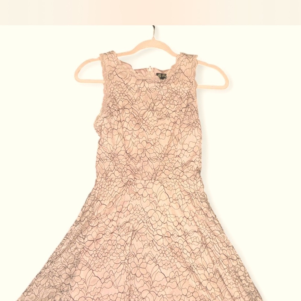 Beautiful floral flows dress by LILY Rose size extra small